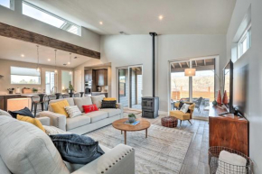 Modern Flagstaff Escape with Grill, 3 Mi to Downtown